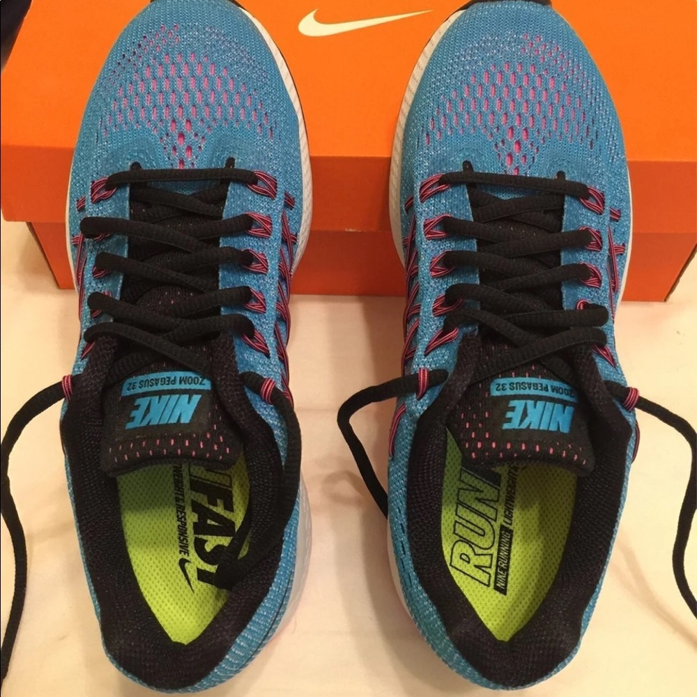 BRAND NEW NIKE ATHLETIC SHOES!